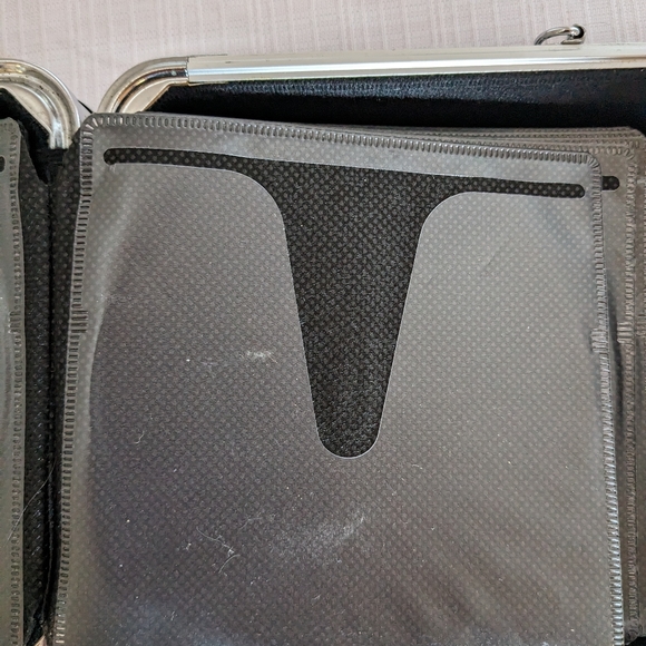 Vaultz case CD & DVD wallet holds 32 discs black  storage (no key) - Picture 9 of 9